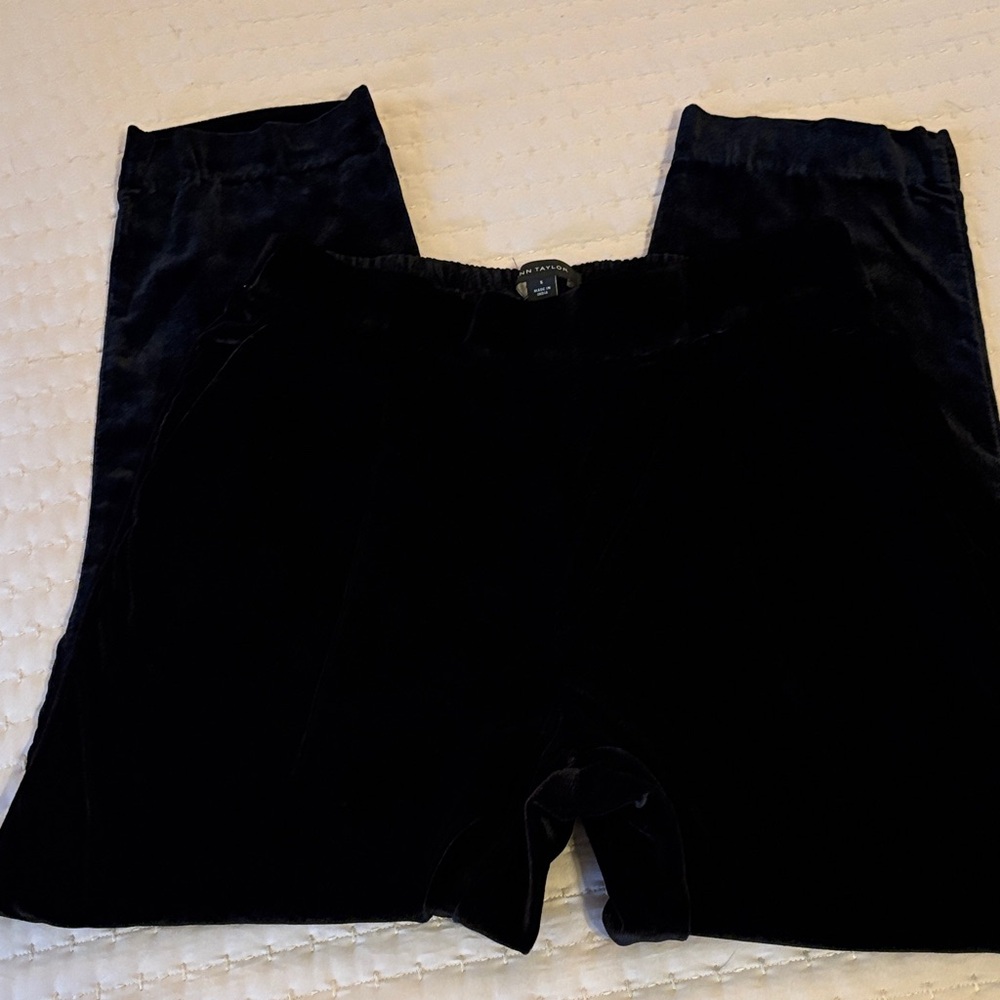 Ann Taylor women’s Black Velvet pants